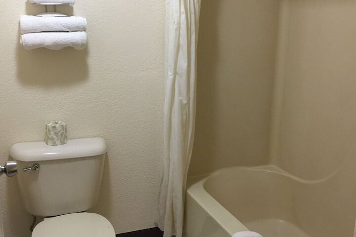 Room 10 of 17