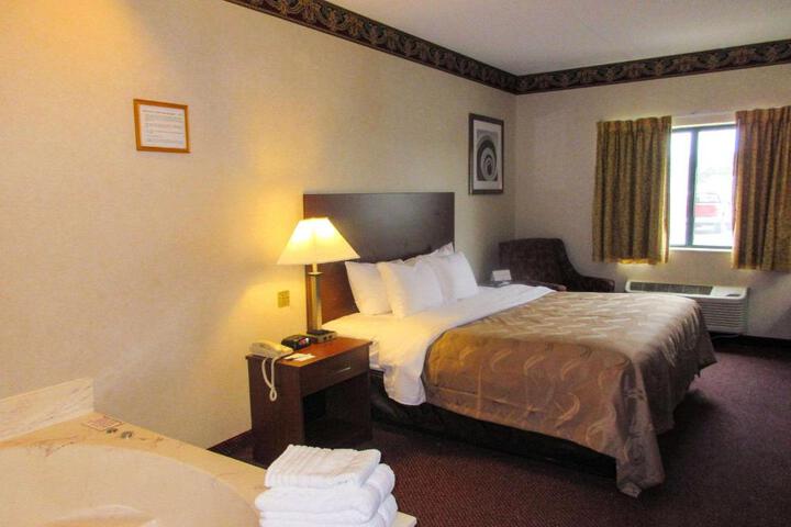1 King Bed (6 of 8)