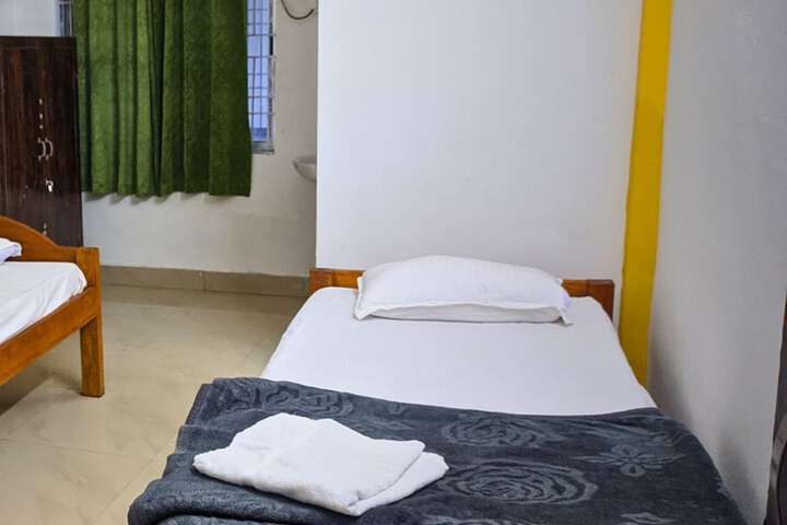 Room 10 of 32
