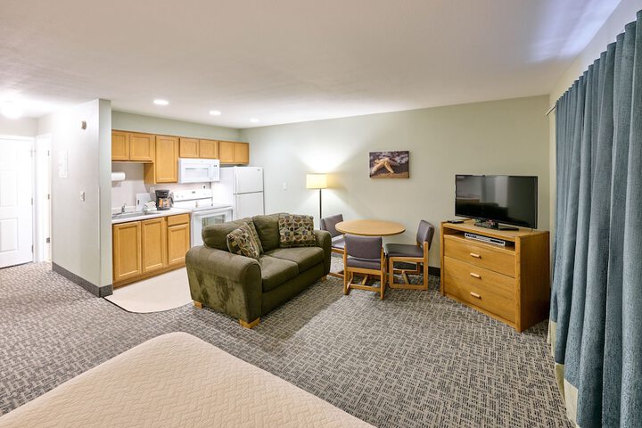 Room 25 of 198