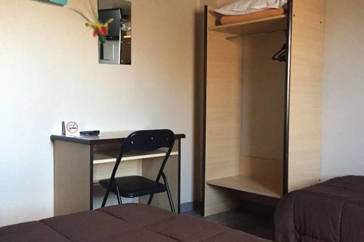 Room 8 of 40