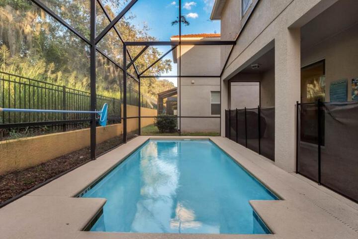 6 Bedrooms - 5 Bathrooms - Paradise Palms 8937 Cp