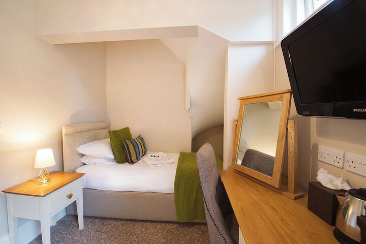Room 16 of 94