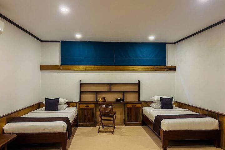 Room 80 of 374