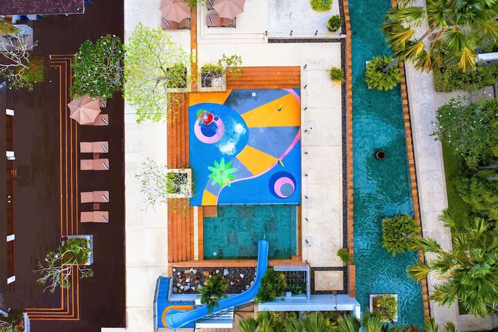 Pool Hotel