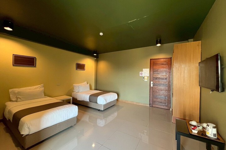 Room 7 of 19