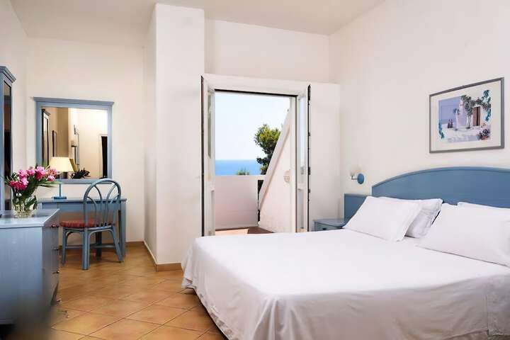 Room 4 of 31