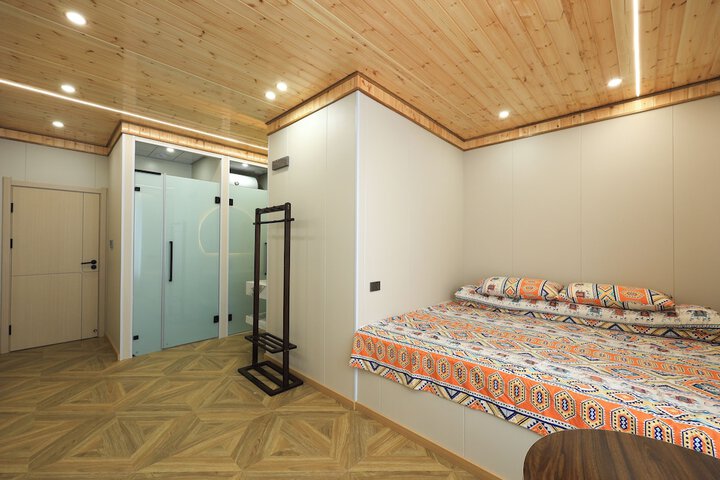 Room 47 of 84