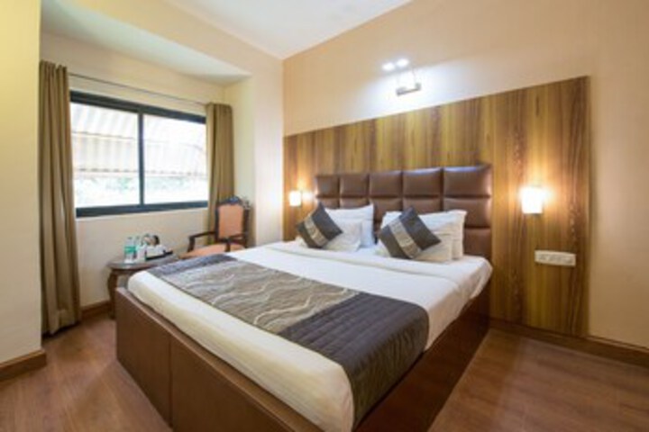 Room 10 of 31