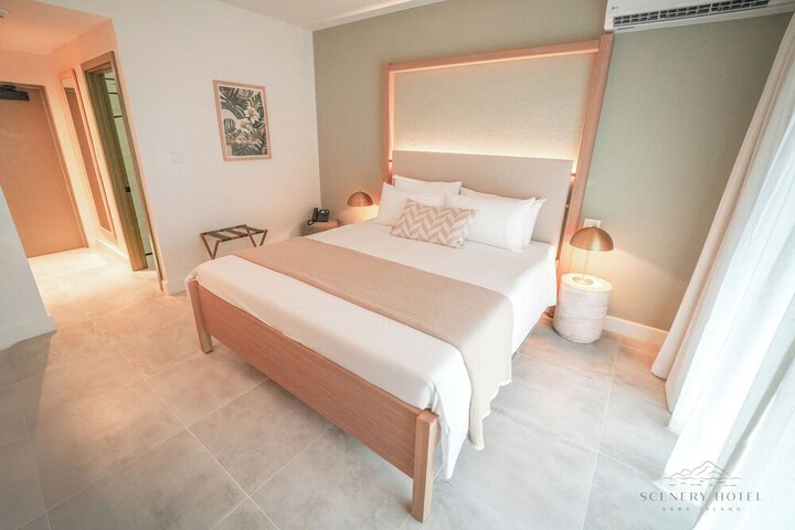 Room 11 of 28