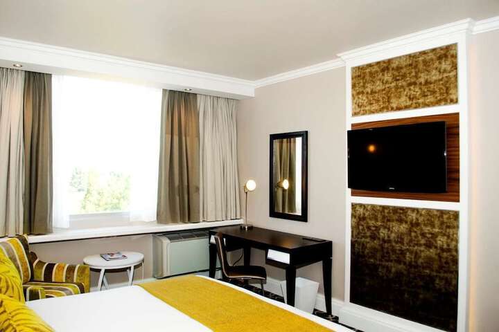 Room 13 of 27
