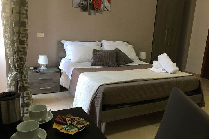 Room 11 of 32