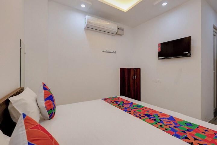 Room 10 of 33