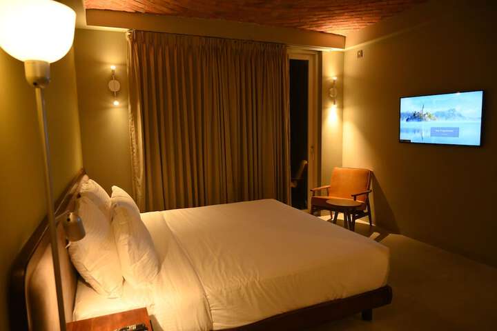 Room 7 of 19