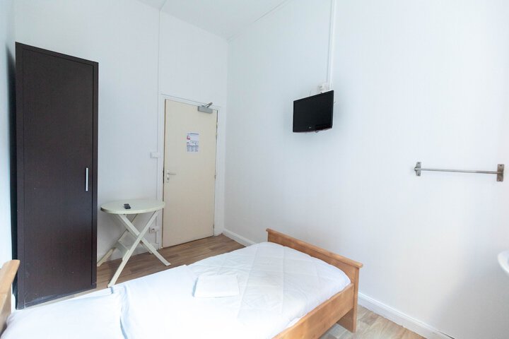 Room 2 of 17