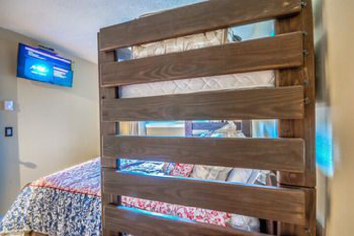 Room 42 of 168