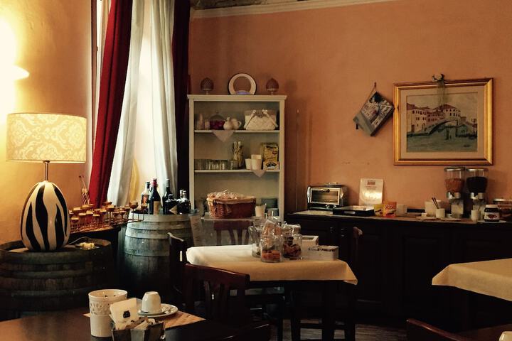Breakfast/Coffee Service 36 of 64