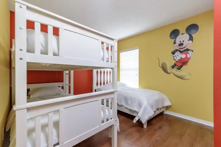 Room 5 of 18