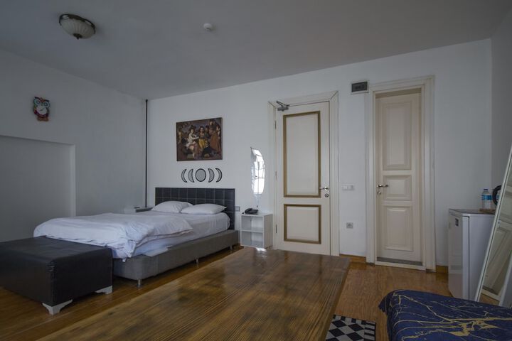 Room 44 of 99