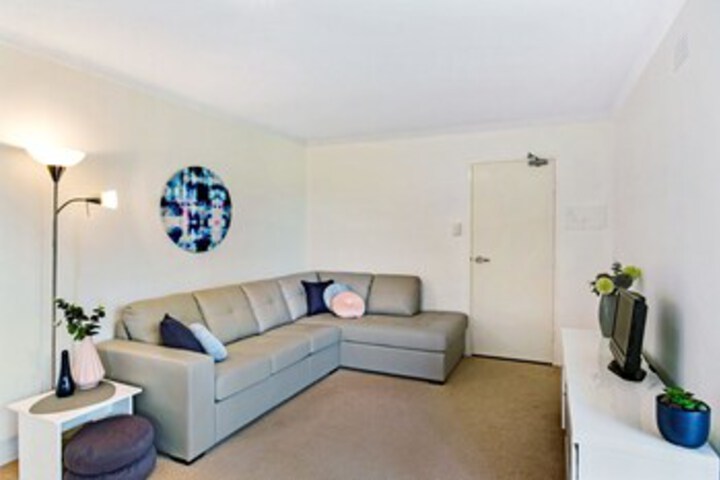 Room 4 of 17