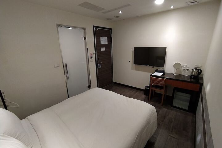 Room 30 of 68