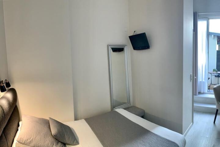 Room 6 of 36