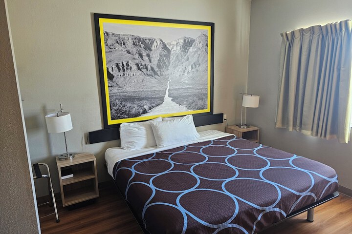 Room 6 of 30