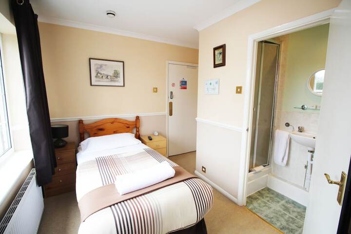 Room 6 of 38