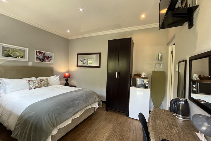 Room 28 of 170
