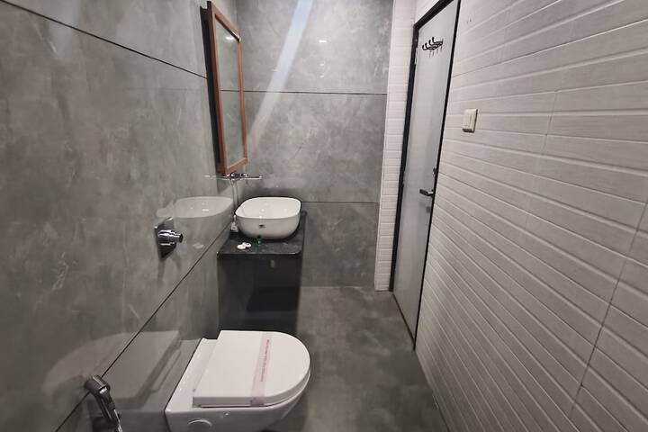 Room 13 of 16
