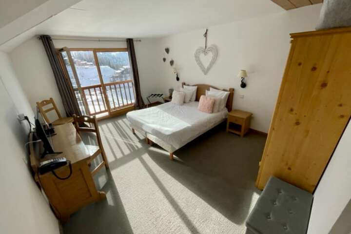 Room 6 of 40