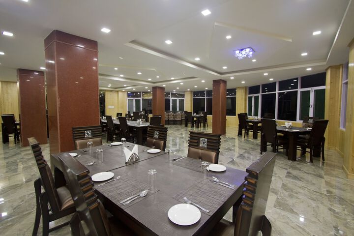 Dining 51 of 64