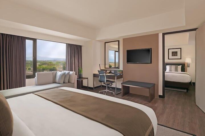 Room 10 of 35