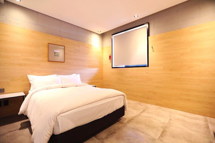 Room 13 of 43