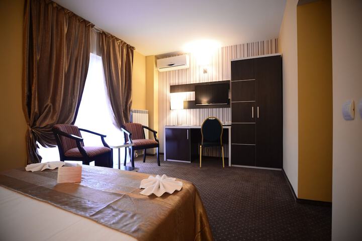 Room 13 of 70