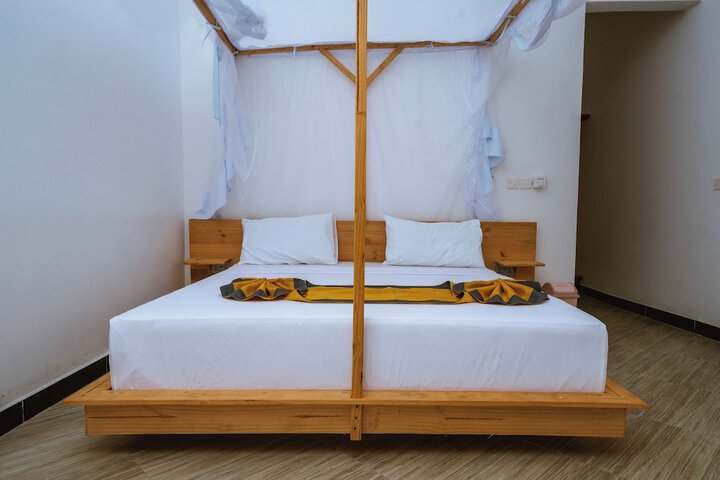 Room 6 of 26