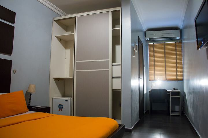 Room 10 of 39
