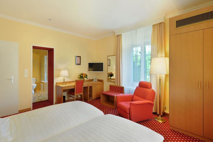 Room 11 of 65