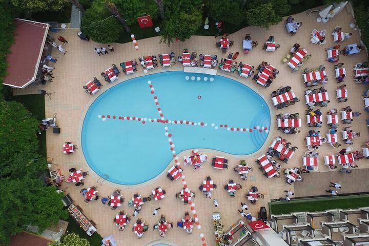 Pool 33 of 76