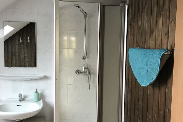 Room 7 of 117