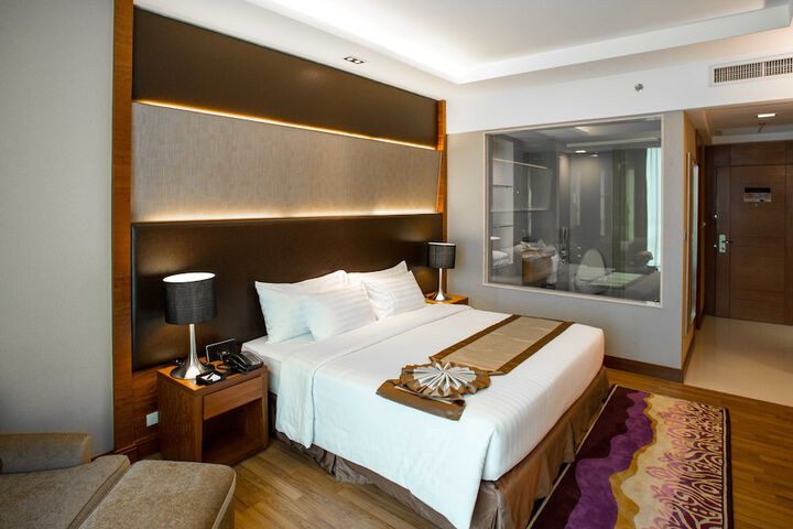 Room 15 of 48