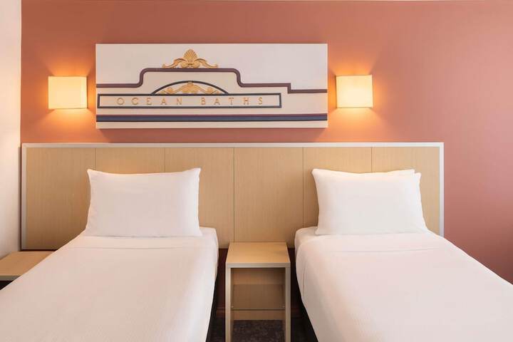 Room 4 of 97