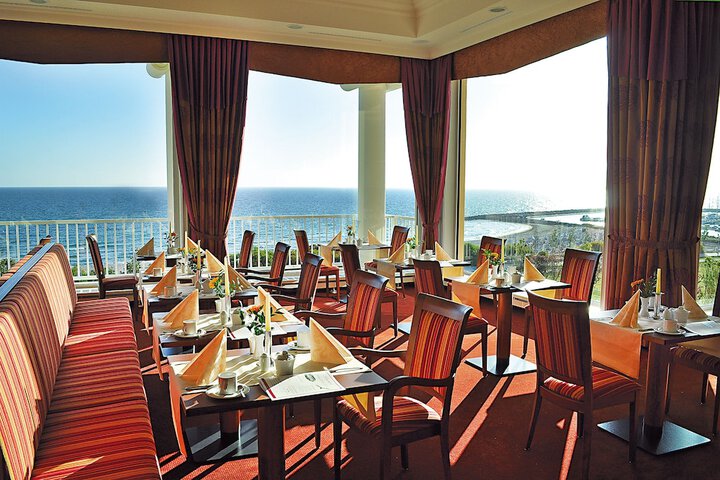 Dining 24 of 42