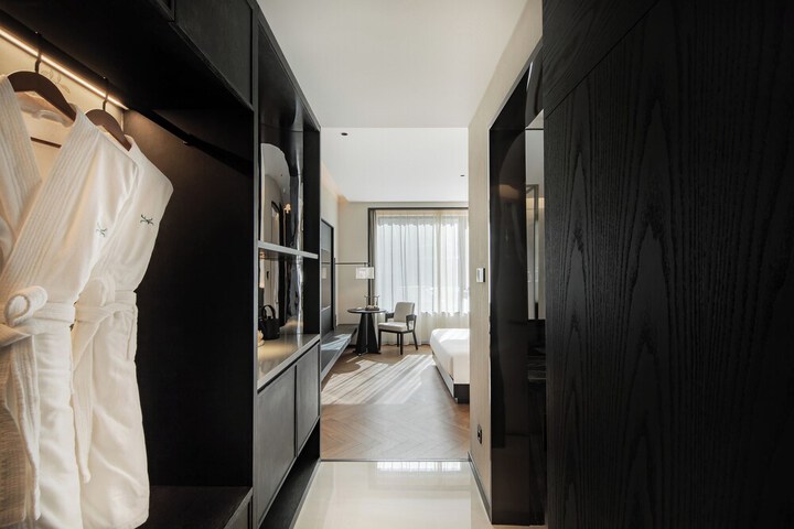 Room 67 of 143