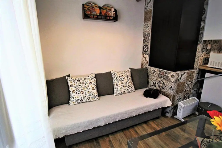 Room 4 of 13