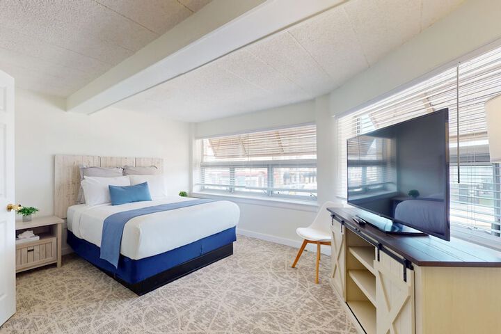 Room 16 of 105