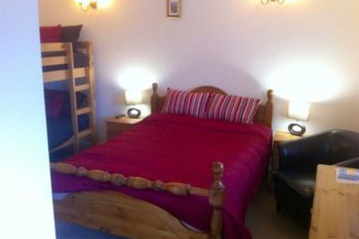 Room 6 of 28