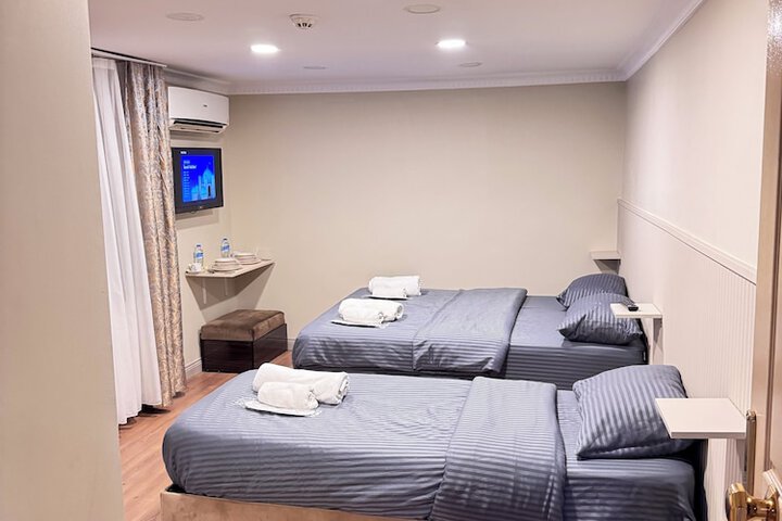 Room 7 of 90
