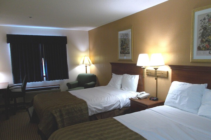 2 Double Beds (4 of 6)