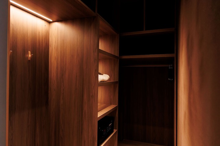 Room 16 of 76
